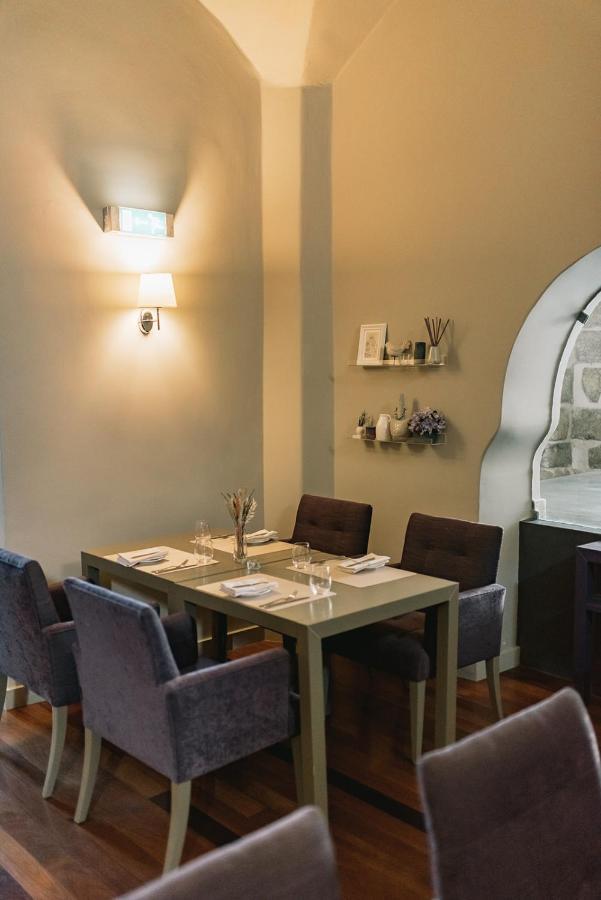 Hotel M'Ar De Ar Aqueduto Évora Exteriér fotografie Restaurant "La Table d'Or"