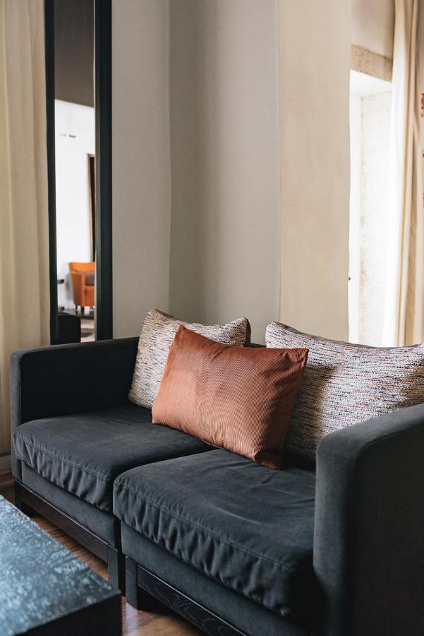 Hotel M'Ar De Ar Aqueduto Évora Exteriér fotografie A throw pillow on a sofa