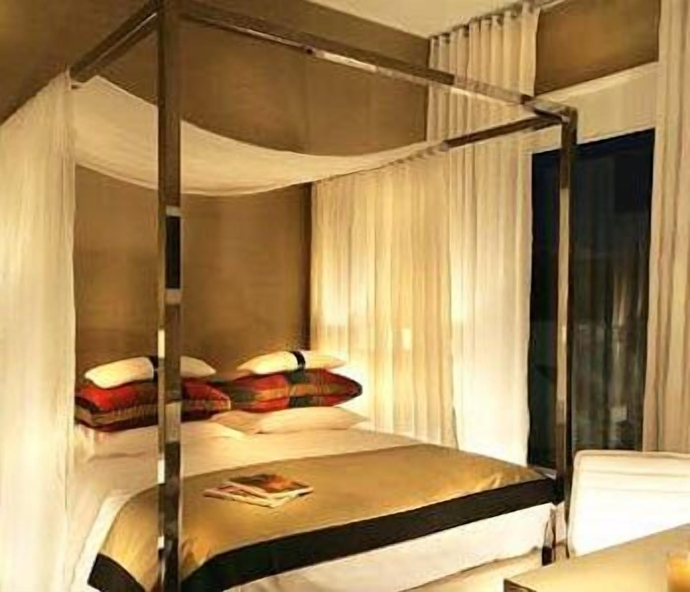 Hotel M'Ar De Ar Aqueduto Évora Exteriér fotografie A bed with a canopy