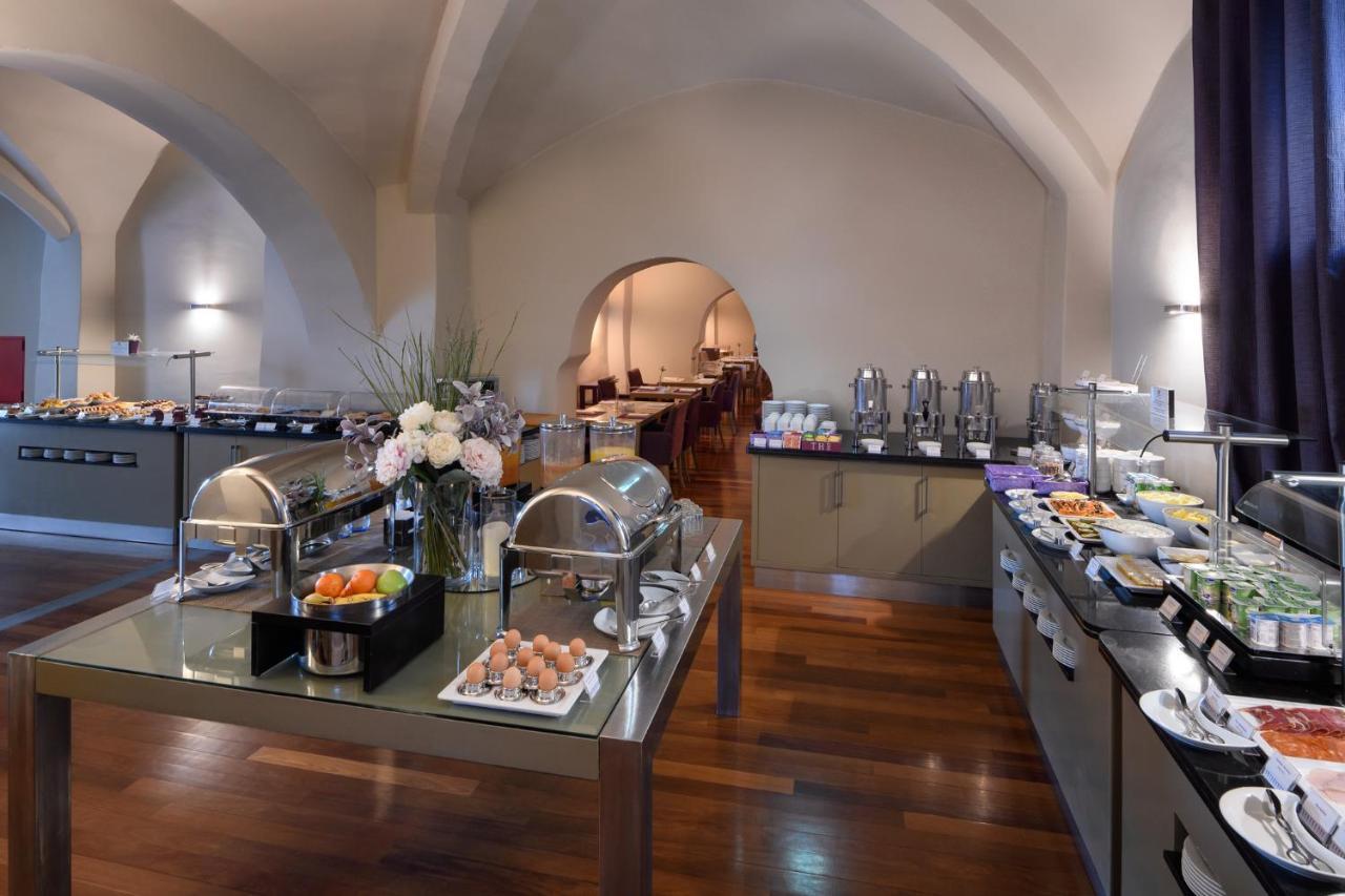 Hotel M'Ar De Ar Aqueduto Évora Exteriér fotografie The buffet at the restaurant